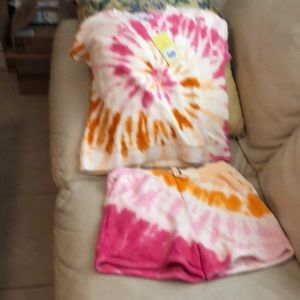 Tie dye shorts set, girls extra large Can also be worn by a woman size small